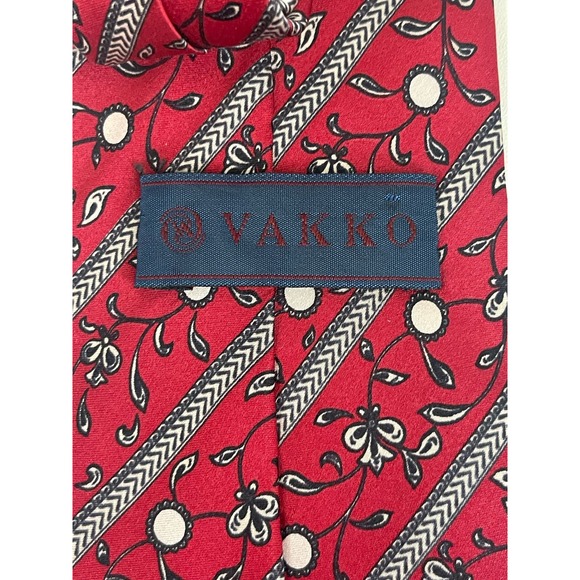 VAKKO Red Floral Silk Tie With White Accents Made In Italy - Picture 4 of 5